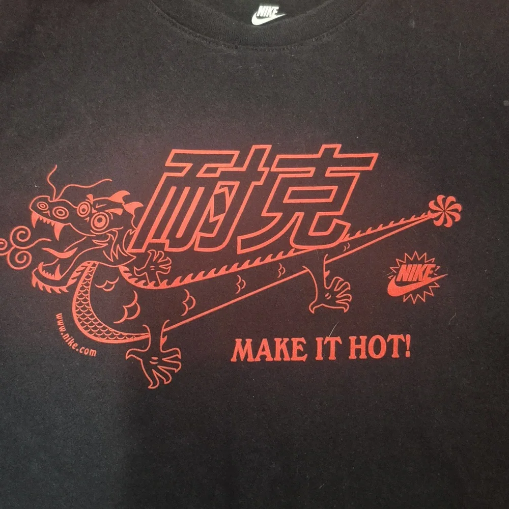Nike Graphic Tee- MAKE IT HOT!